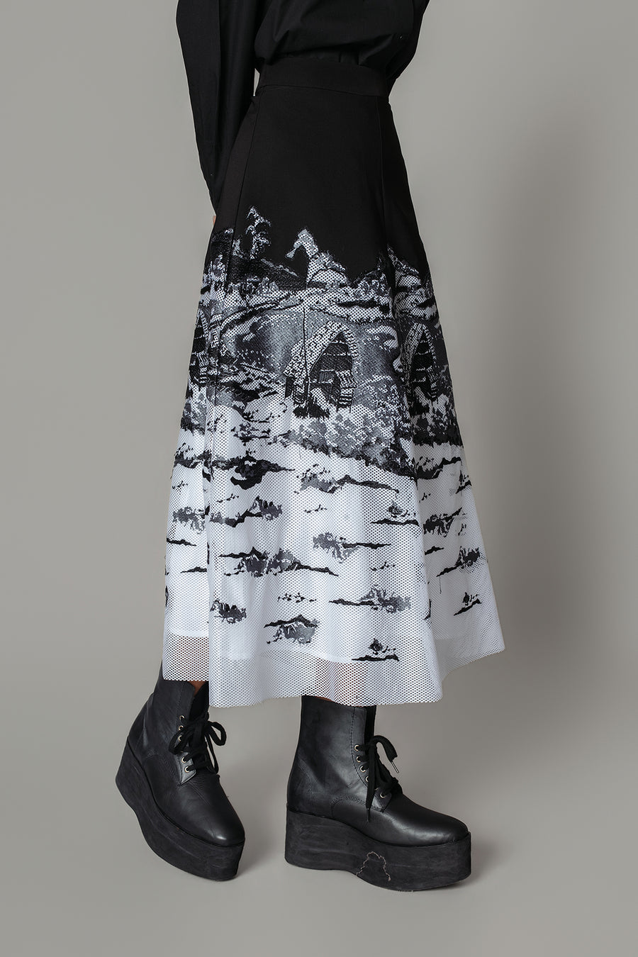 B&W Hokusai Embroidered Skirt